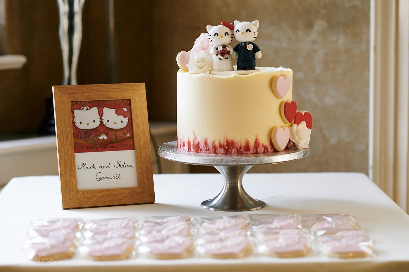 Hello Kitty wedding cake