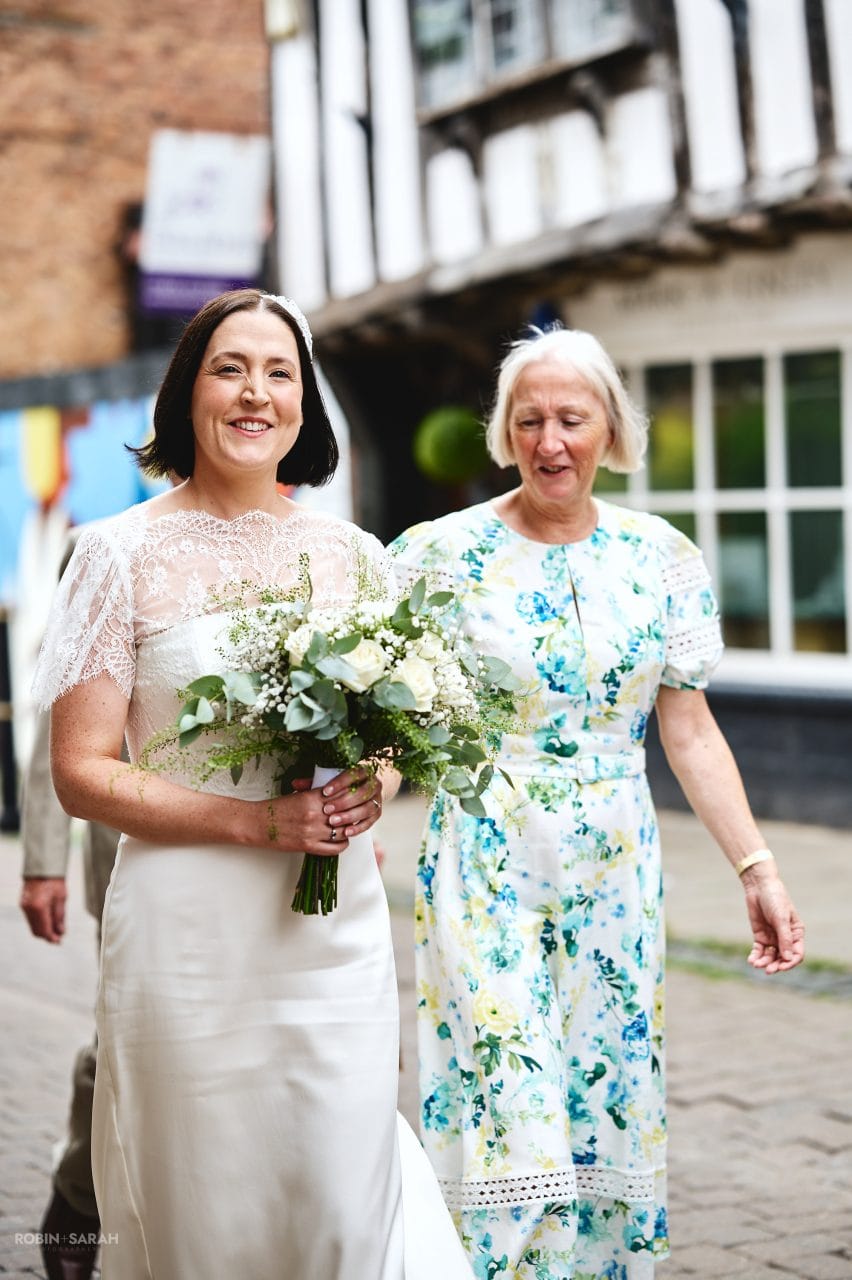 Bride and family arrive at Greyfriars in Worcester