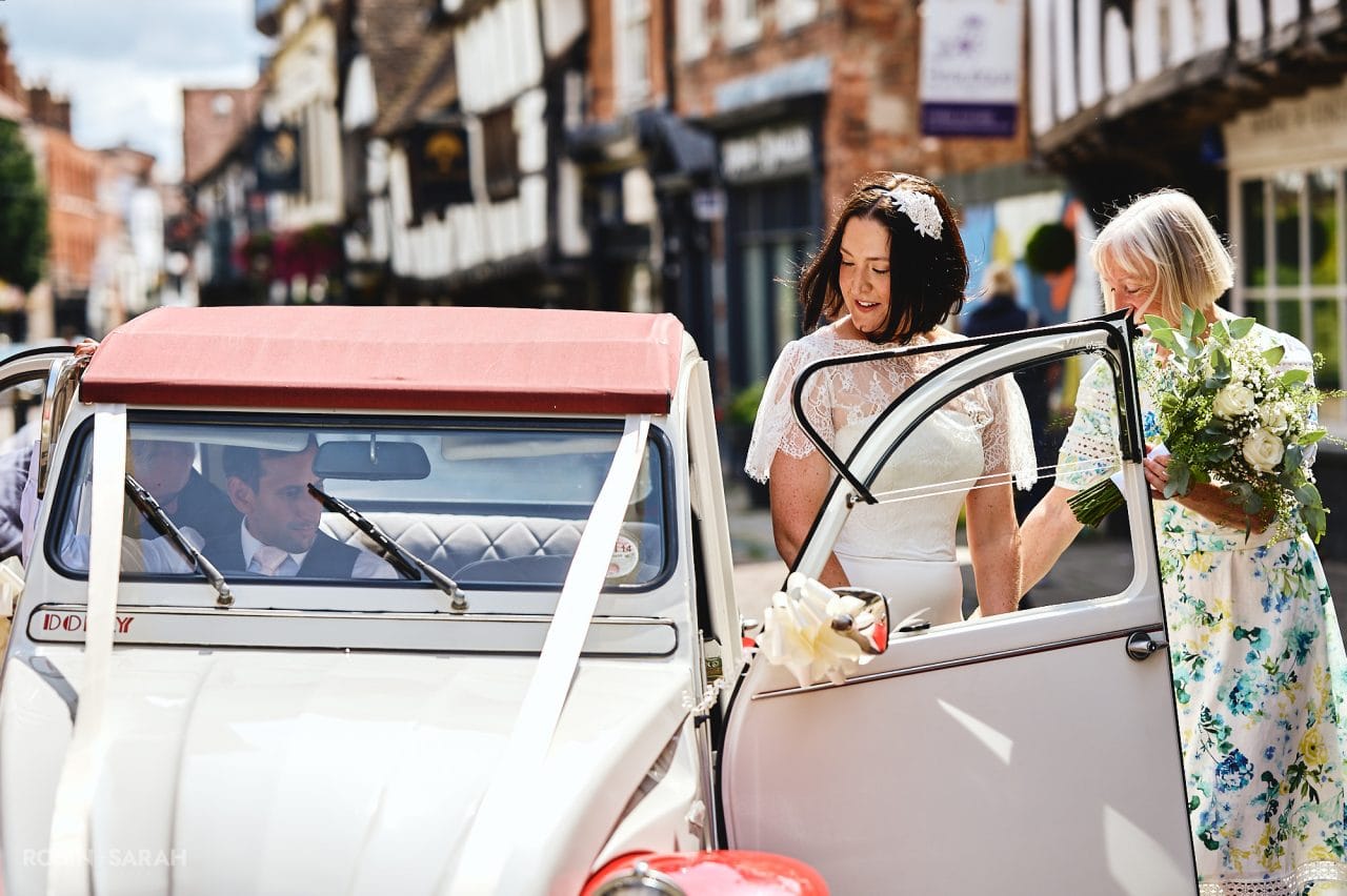 Bride gets into 2CV wedding car